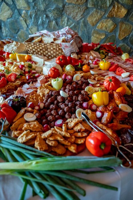 Gătim la proțap, la jar, la smoker și la ceaun. Meniuri personalizate, gătit în fața invitaților, factură fiscală și servicii în toată România