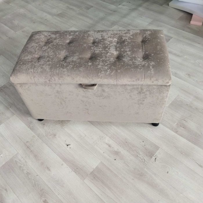 продам банкетку пуфик .