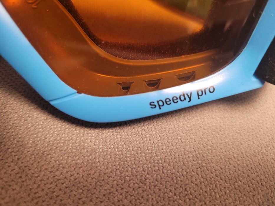 Каска с очила за ски