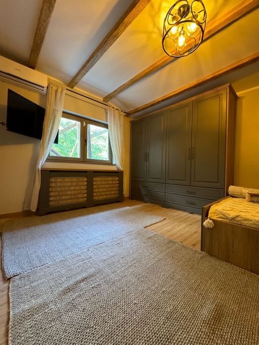 Mobilă la comandă – Bucătării, dormitoare, livinguri, birouri