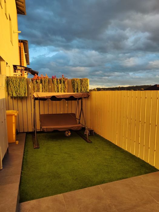 Apartament cu terasa si beci