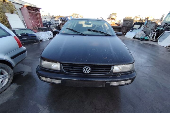 Far dreapta Volkswagen VW Passat 1994 1.9 TDI MT (90 hp)