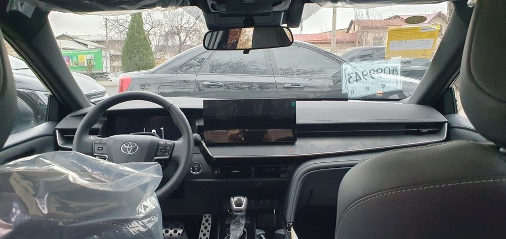 TOYOTA Camry. Gibrid 2.0L mator. Yili 2025. Yurgani 8. Narxi 46500