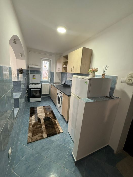 Închiriez apartament în zona Pieței 1 Mai