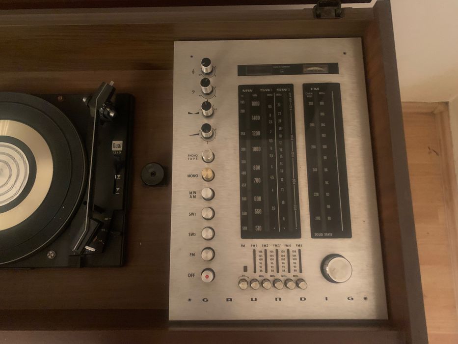 Vând sistem audio vintage Grundig – radio, pick-up și magnetofon