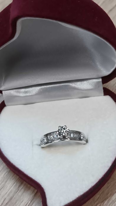 Нов златен пръстен с диамантом 0,35 карата със  сертификатом