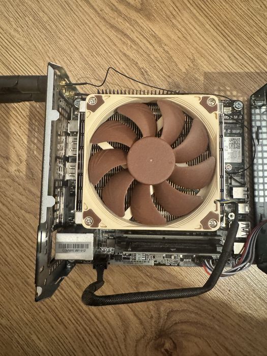 Asrock deskmini x300, Ryzen 5 5600G, 16gb ddr 4, ssd 960 gb Brasov