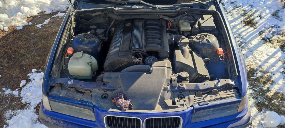 Продам BMW 320i седан