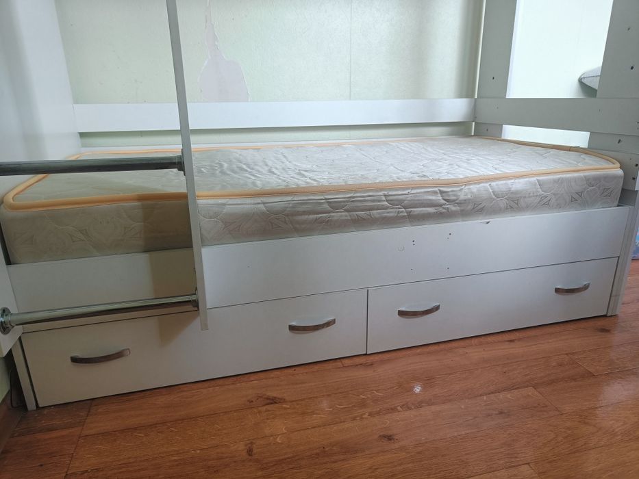 Продам двухъярусную кровать