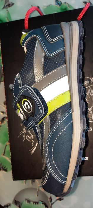 Продам кроссовки