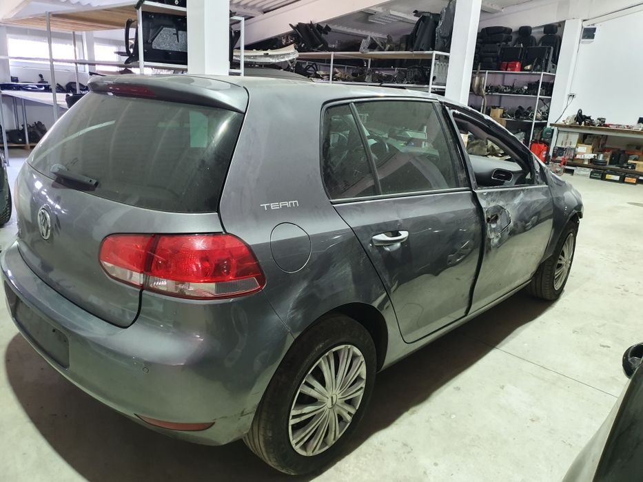 Dezmembrez vw golf 6 , 99000km , benzină  1.4 , motor CGGA , cutie LEG