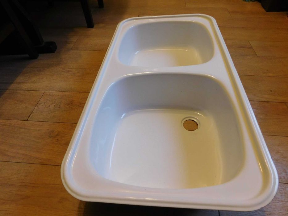 Chiuvetă albă, metalică, 2 cuve – nouă, 230 lei negociabil