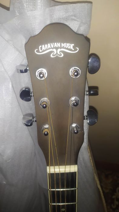 Gitara Caravan firma