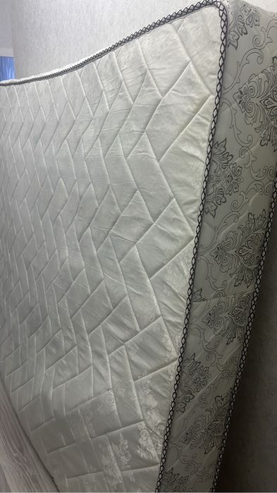 Продаю матрас  б/у. 1.6*2.0