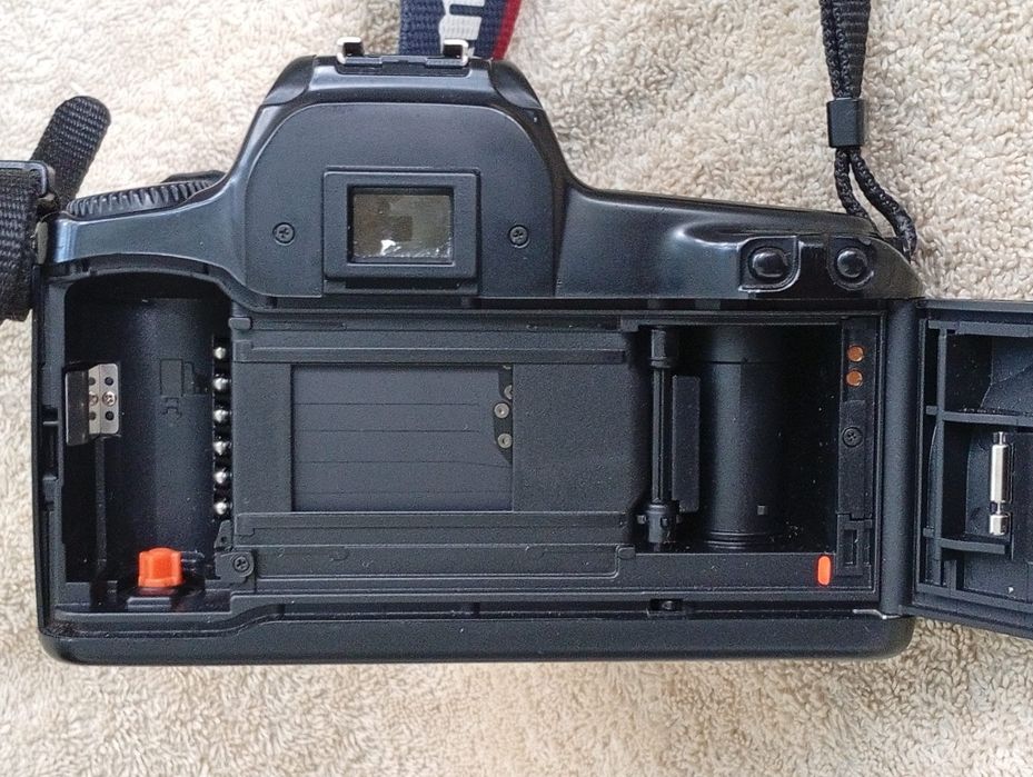 Aparat foto Canon EOS 1000F N