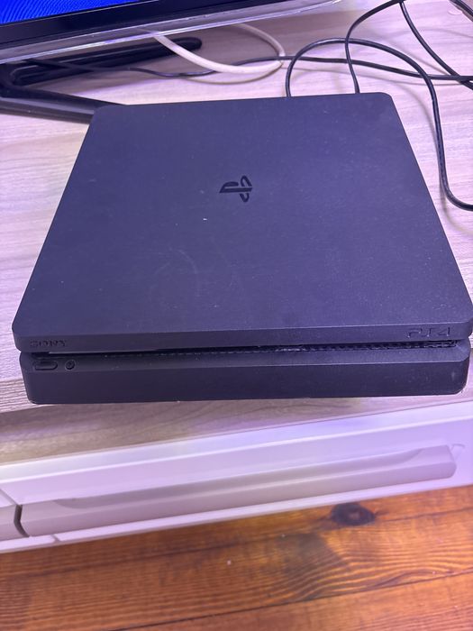 Плейстейшън 4 Slim 500гигабайта