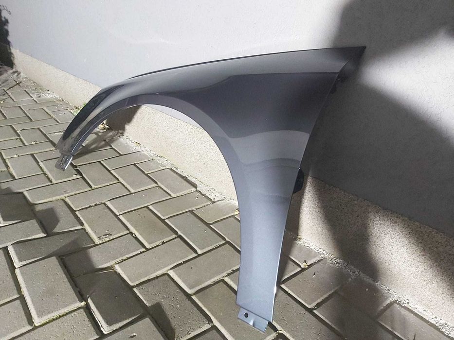 Aripa Fata Stanga VW Passat B6 An 2005-2011 Vopsita Gri Inchis