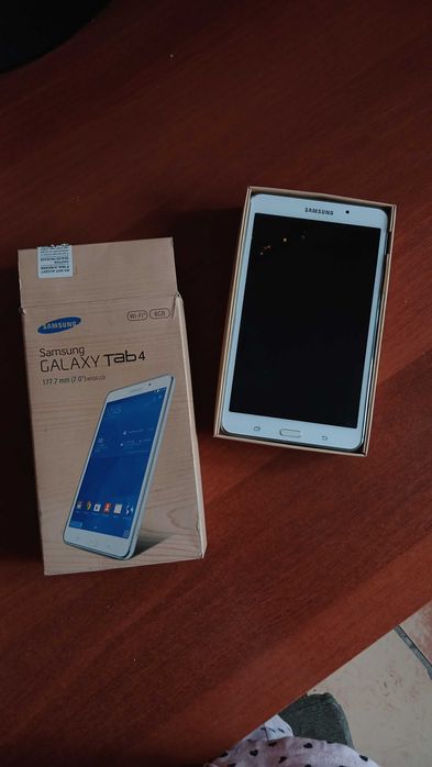 Планшет Samsung Galaxy Tab4