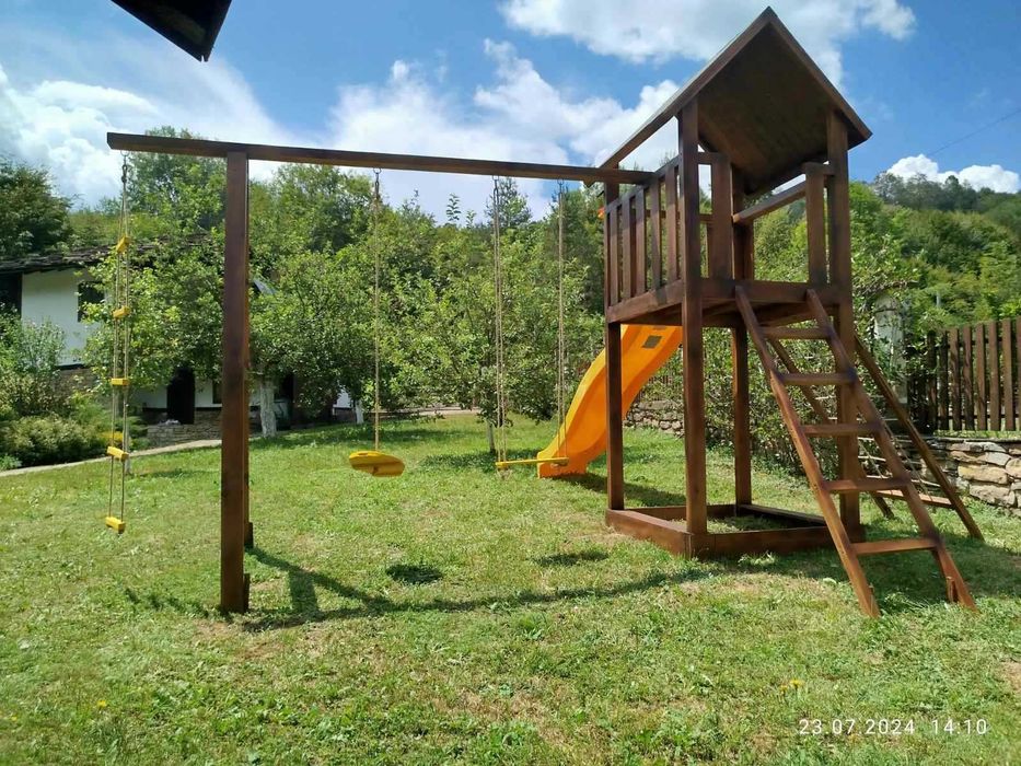 Детска дървена площадка, Детски кът на открито, Съоръжение за игра