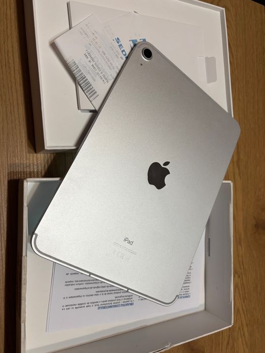 Ipad 10Th Gen Cellular + WIFI 64GB - cutie și încărcător