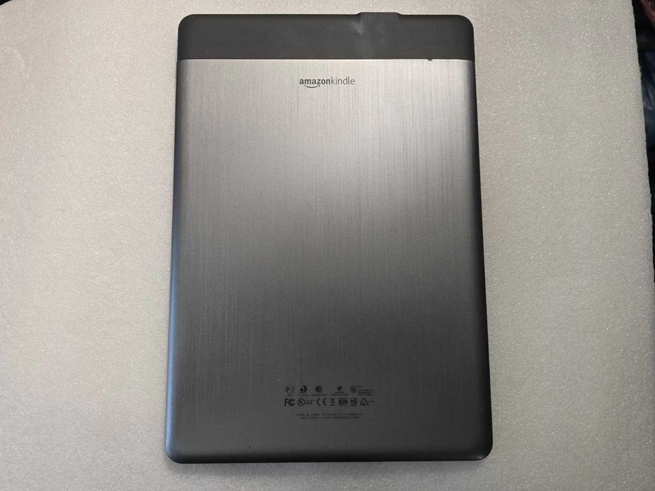 Amazon Kindle DX Graphite (Model D00801) - 9.7" E-ink Pearl - 4GB - PDF Native