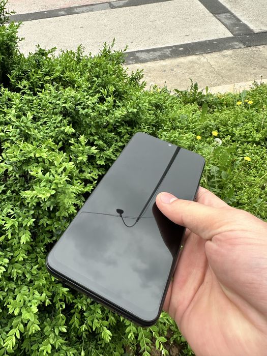 Huawei Y70 Telefon yengida Korobka Dokument Bor