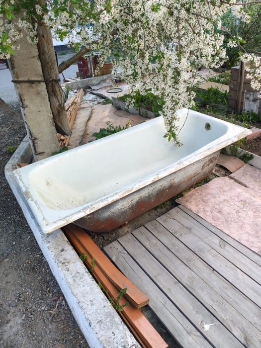 Продам чугунную ванну б/у