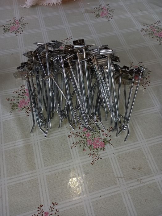 Крючки на эконом панели