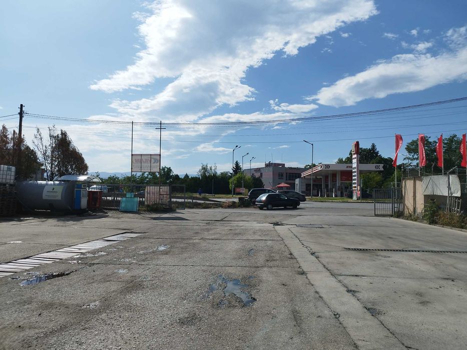 ОТДАВА СЕ ПОД НАЕМ ТЪРГОВСКИ ТЕРЕН ЗА АВТОКЪЩА В БЛАГОЕВГРАД