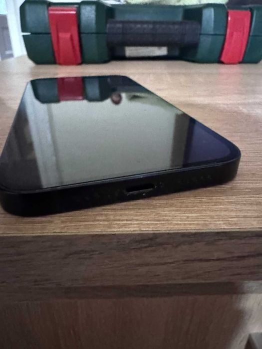 iPhone 12 64GB 77% Baterie