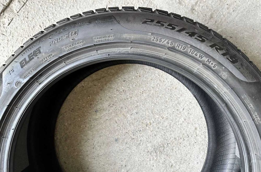 255/45 R19 Pirelli SOTTOZERO 3 Elect Pncs Dot 4322