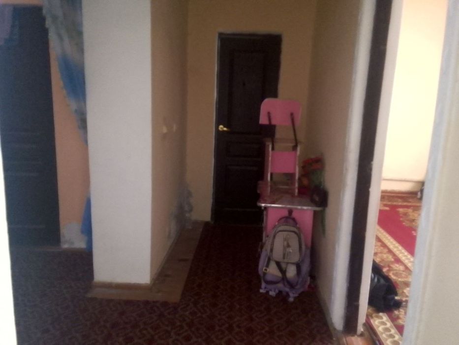 Коттедж сотилади. Угловой Жондор тумани марказида. 6 соток.