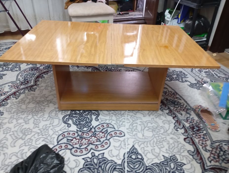 Продам журнальный столик раскладной в хорошем состоянии