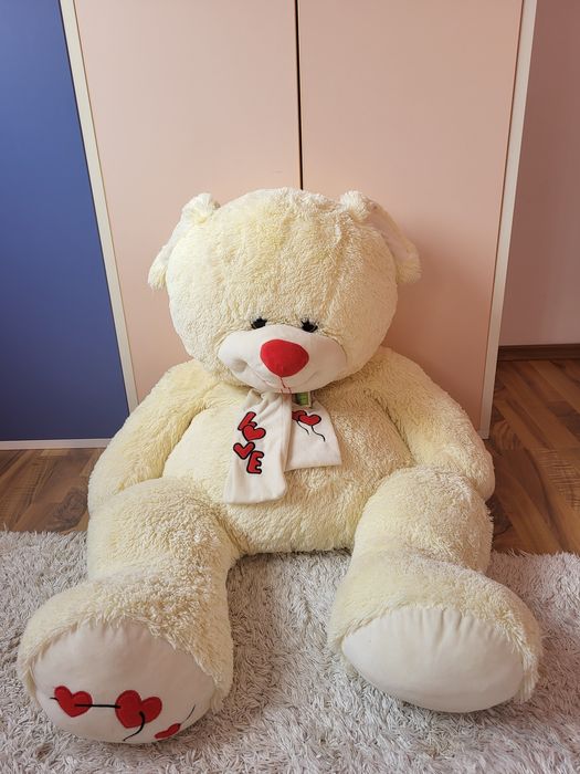Голям плюшен мечок