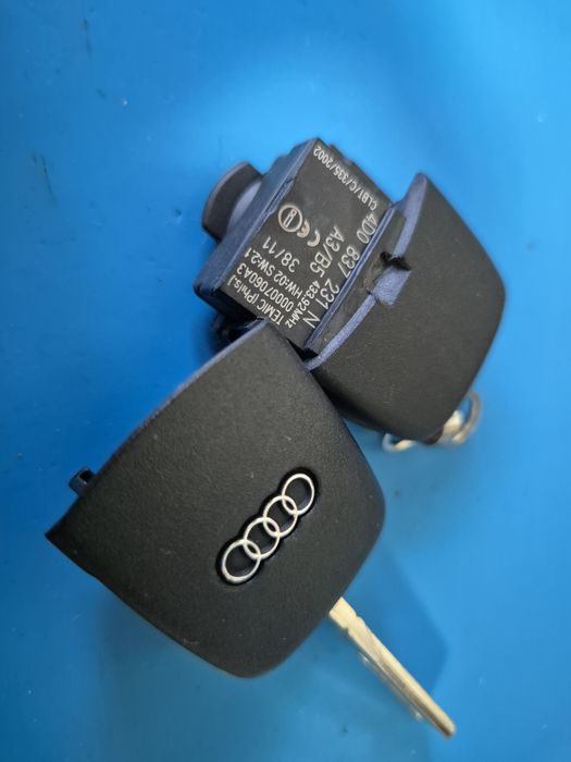 Ключ audi a3,а4,а6,a8,ТТ Temic Manila 4D0 837 231N 434,92mhz