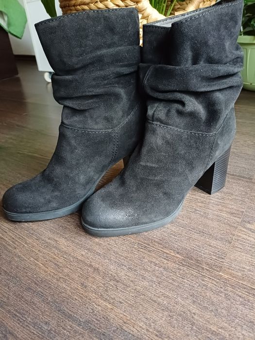 Ghete/ botine  cu toc din piele intoarsa