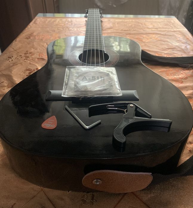 Gitara Kabat srochna sotiladi!