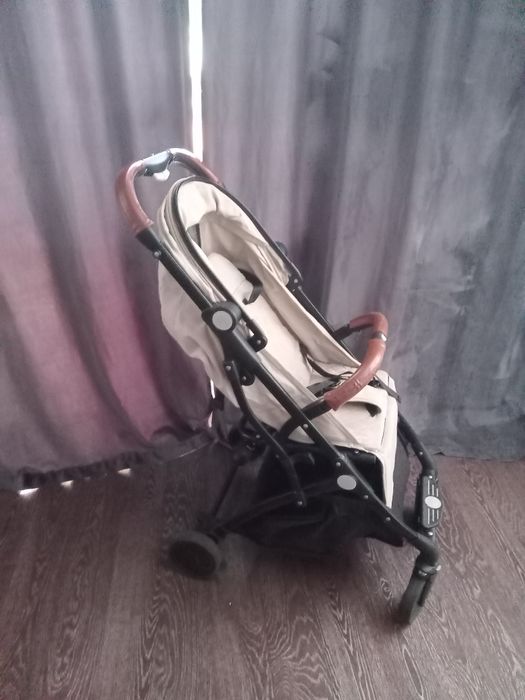 Продам прогулочную коляску