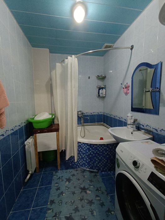 3/3/3 сотилади  105м²