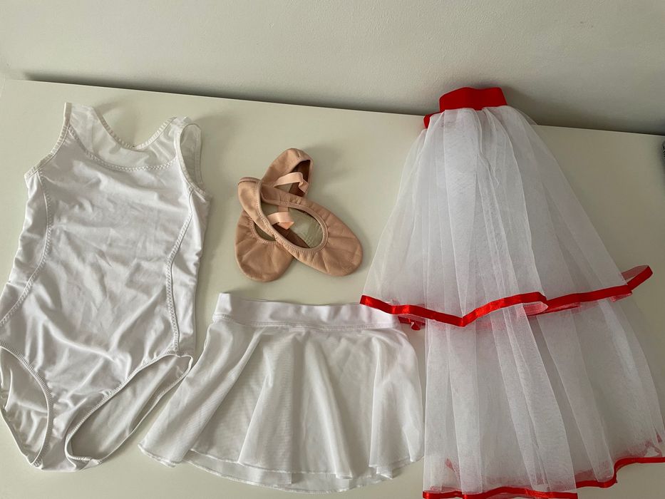 Costum balet fetite