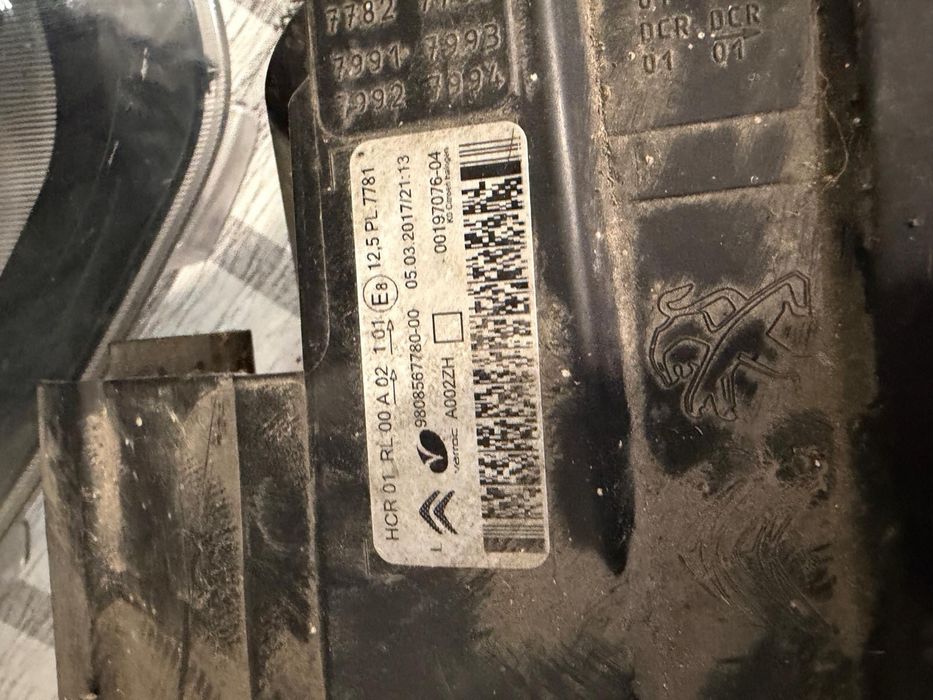 Far dreapta / stanga Citroen Jumpy Opel Vivaro