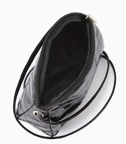 Сумочка лаковая, черная