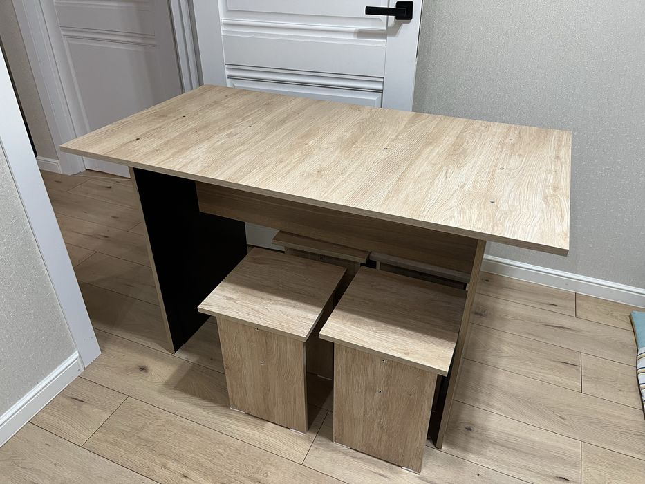 Стол кухонный, компактный