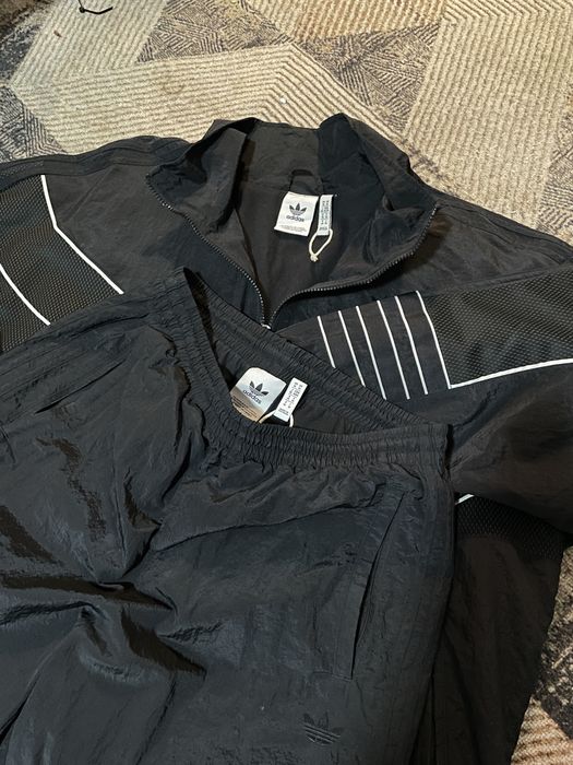 Продам костюм adidas