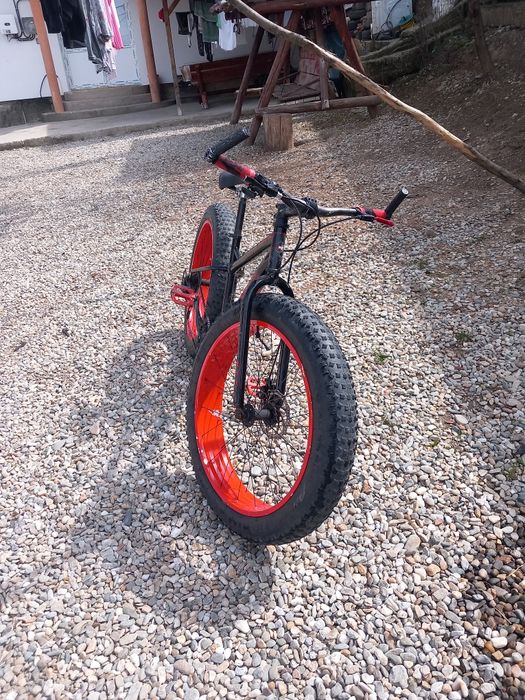 Vând fat bike culoare roșie, roti pe 26/4.0