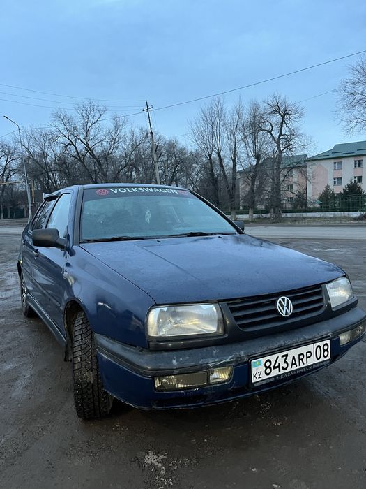 Продается автомобиль Volkswagen vento CL 1.8