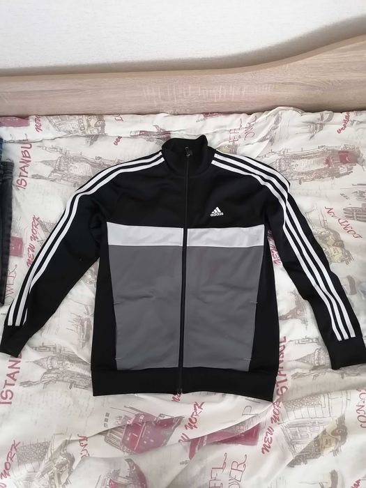 Спортен екип adidas