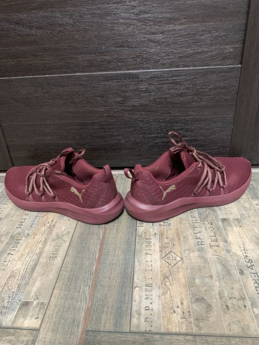 Продам кроссовки