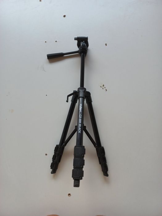 Vând trepied Velbon CX-888 Black
