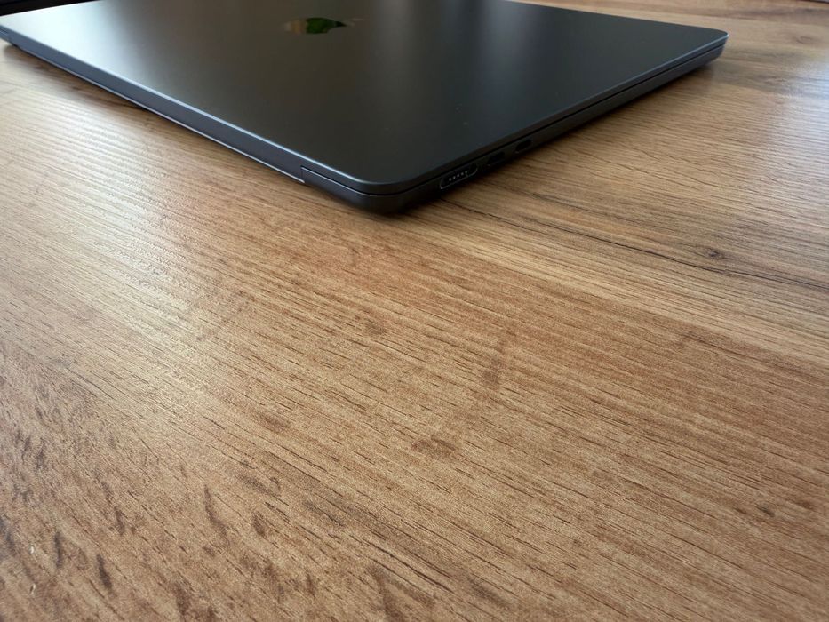 MacBook Air 15" M3 Chip 8-CPU, 10-GPU, 8GB RAM, 256GB SSD